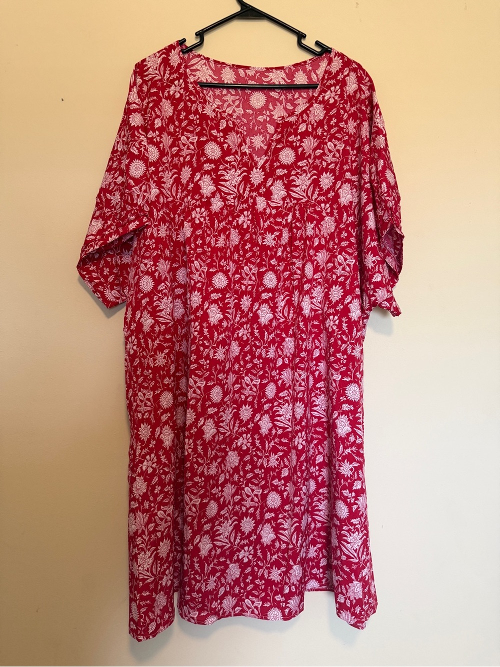 Women's Red and White Floral V-Neck Dress